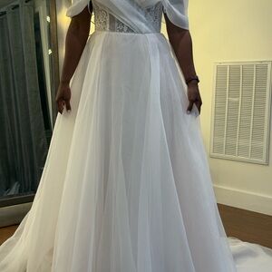 Chic White Lace Gown